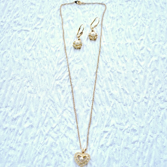 Vintage Gold Heart Shaped Faux Diamond Necklace & Floral Earrings Set - Picture 6 of 7